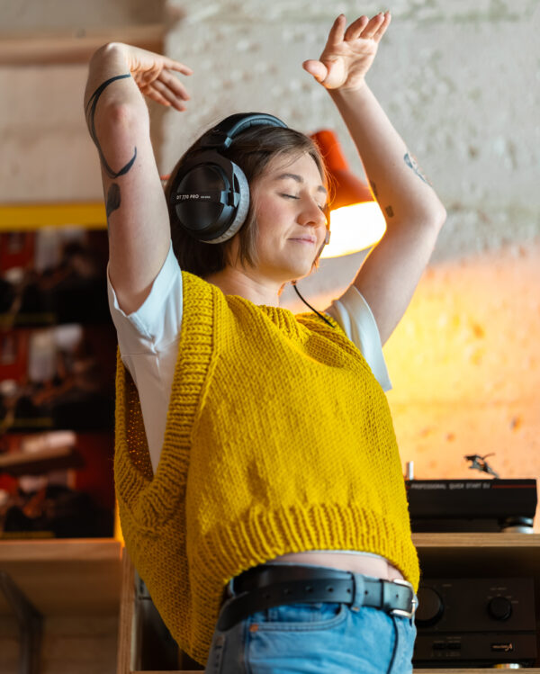 PULL JAUNE JOIE – Image 3