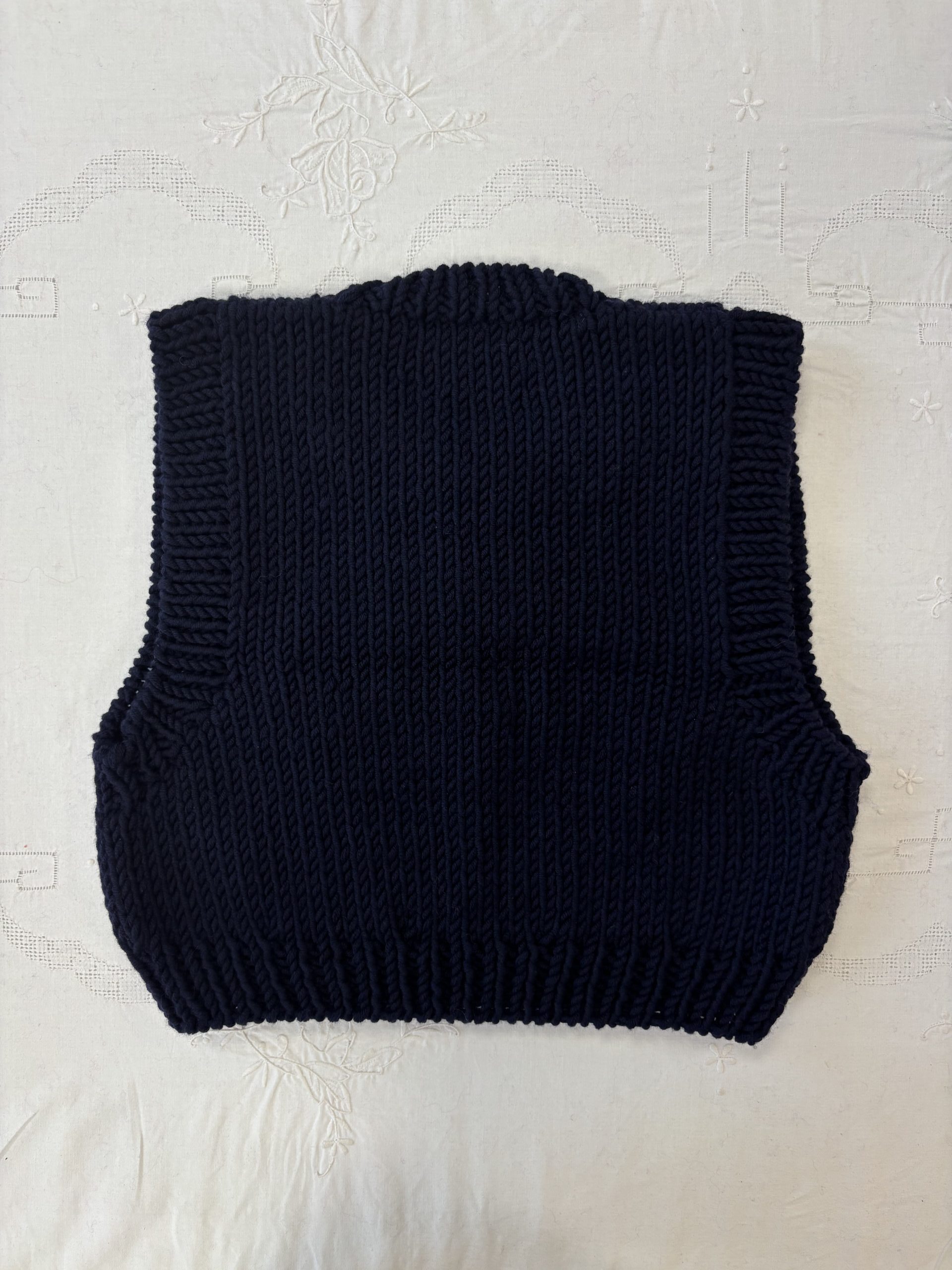 ARCHIVE KIDS #12 - Pull croissant bleu marine – Image 5