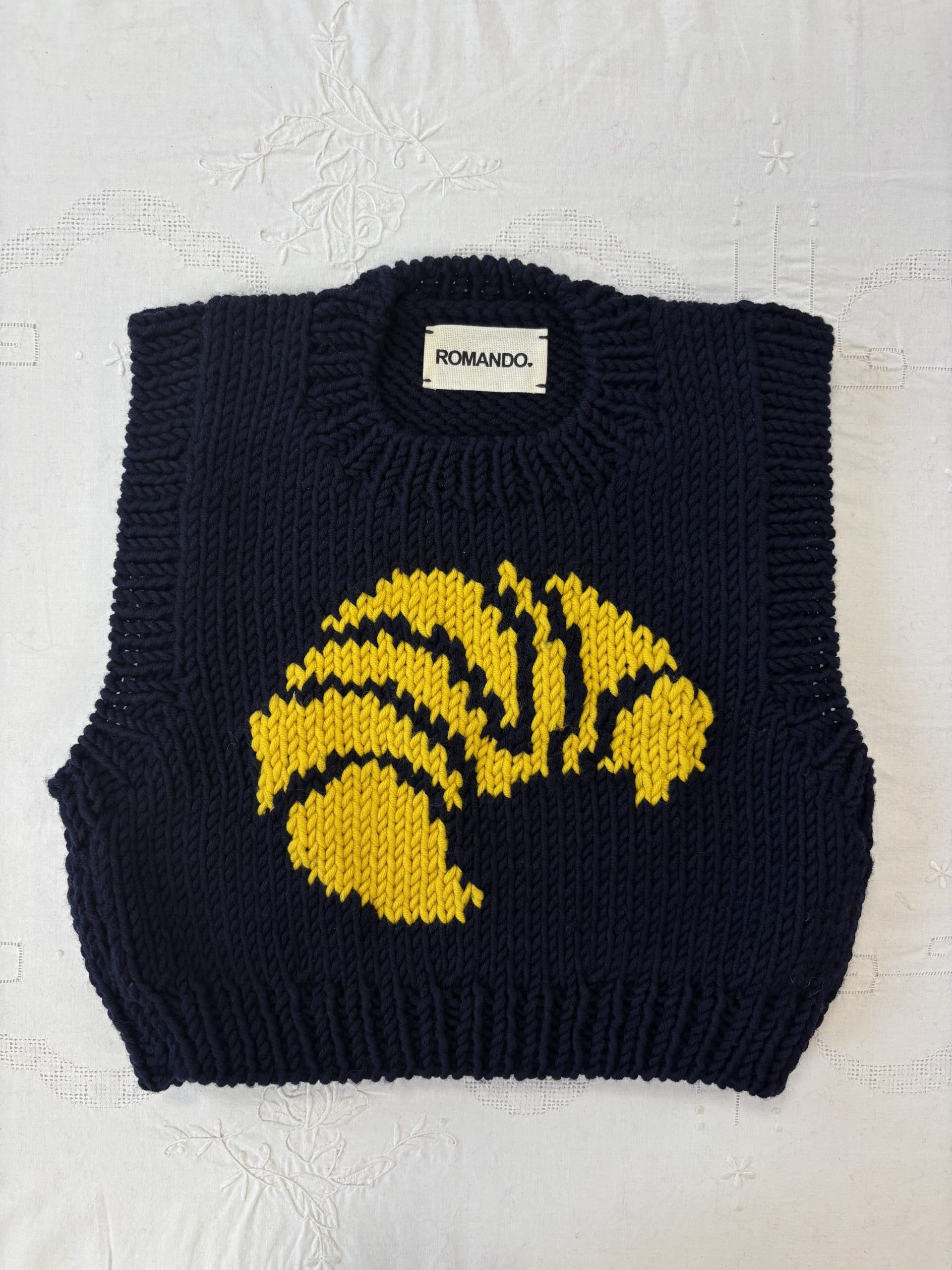 ARCHIVE KIDS #12 - Pull croissant bleu marine