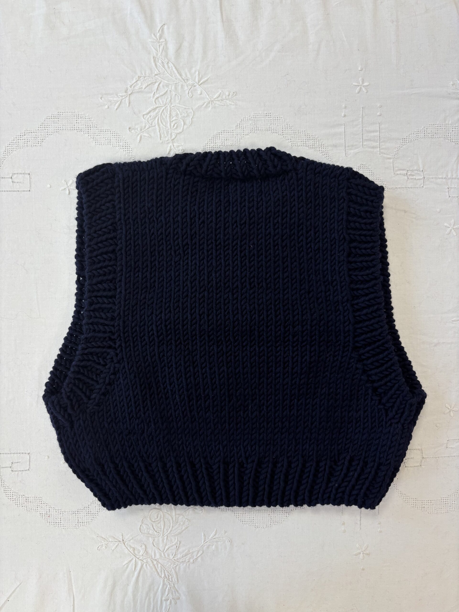ARCHIVE KIDS #4 - Pull croissant bleu marine – Image 2