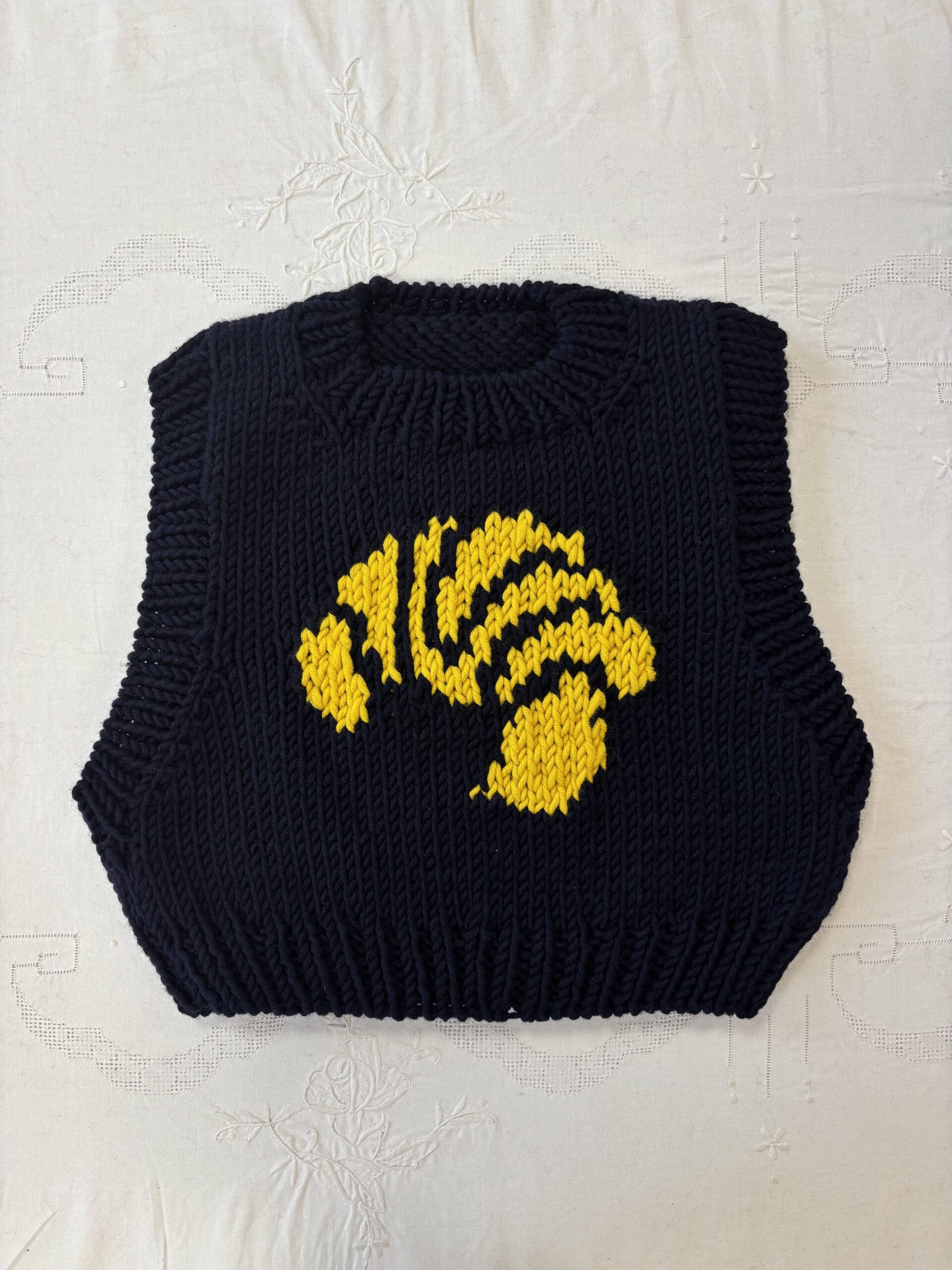 ARCHIVE KIDS #4 - Pull croissant bleu marine