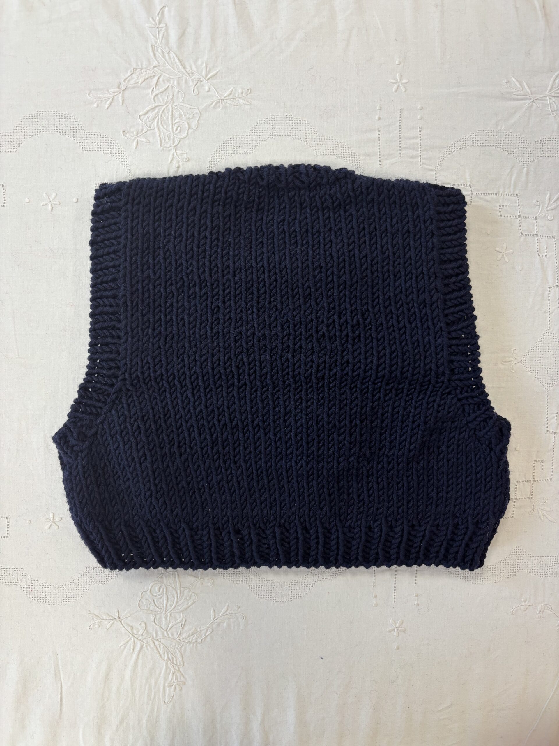 ARCHIVE KIDS #5 - Pull croissant bleu marine – Image 2