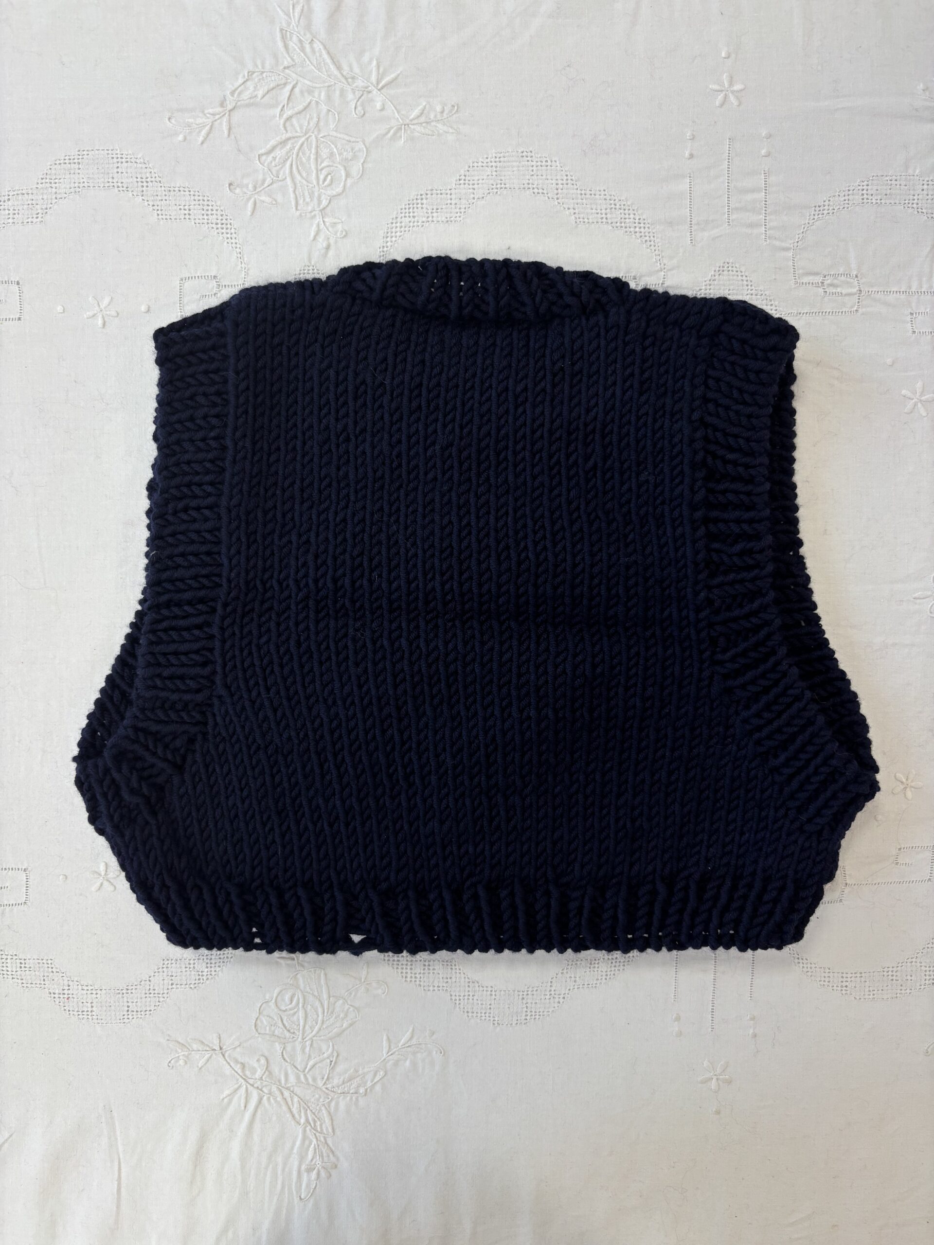 ARCHIVE KIDS #6 - Pull cœur bleu marine – Image 2